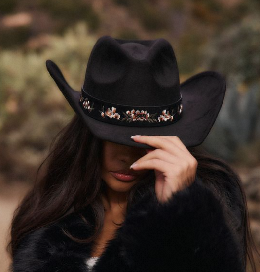 Channel Your Inner Western Spirit with the Perfect Black Cowboy Hat插图