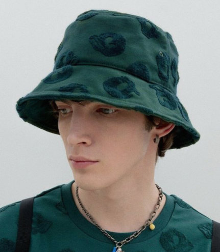 Master the art of rocking a bucket hat! Discover endless outfit ideas, explore how to choose the perfect hat, and learn celebrity styling tips. Embrace the bucket hat trend and elevate your wardrobe.