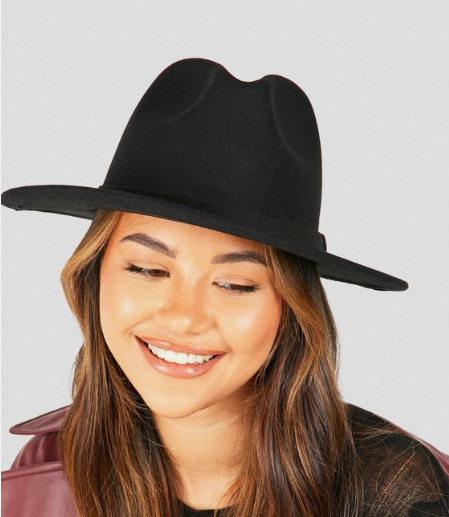 Spice up your wardrobe with a women's black hat! Find the perfect style to suit your needs, from fedoras to baseball caps. Shop now and elevate your everyday look!