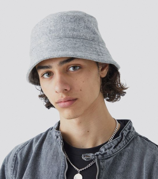 The Bucket Hat Comeback: A Guide to Wearing This Trendy Throwback插图