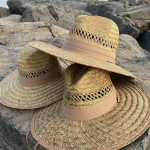 Shade in style! This guide explores big straw hats: types, materials, benefits, and how to choose the perfect one for face shape, style & activities. Find your summer essential today!