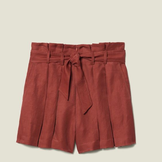 Discover the surprising versatility of maroon shorts! Explore popular styles, outfit ideas, and tips to find the perfect pair to elevate your summer wardrobe.