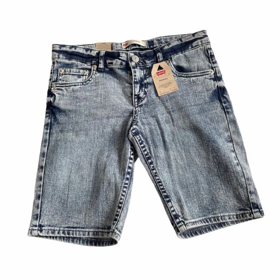 Unlock the style and comfort of bermuda jean shorts! Explore different washes, lengths, and outfit ideas to find your perfect pair.