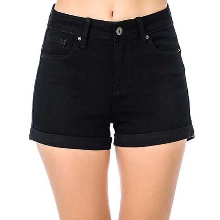 Styling Black Shorts: Versatile Outfit Combinations