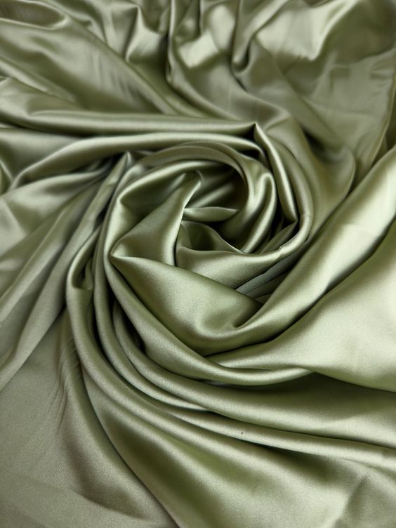 Satin Fabric: The Luxurious Material for All Occasions插图3
