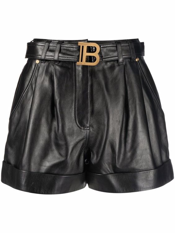 Mastering the Edgy Chic: What to Wear with Leather Shorts插图1