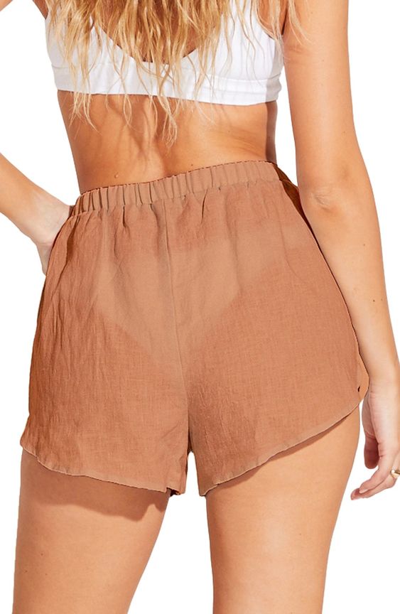 Linen shorts styling ideas.