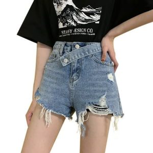 How to Cut Jean Shorts: A DIY Guide to Summer Style插图2