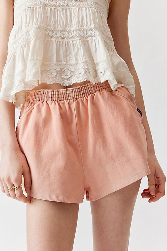 Linen Shorts: Your Guide to Effortless Summer Style插图1
