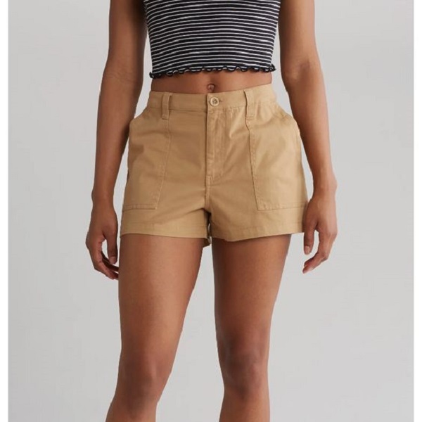 Practical multi-pocket shorts