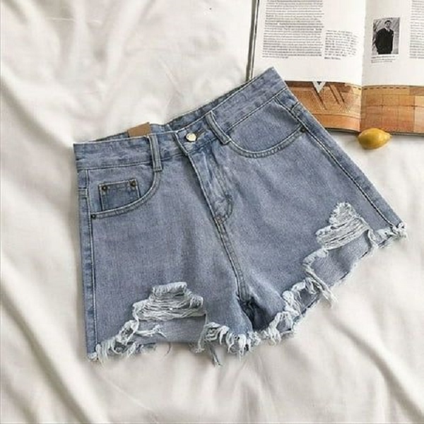 Denim shorts outfits.