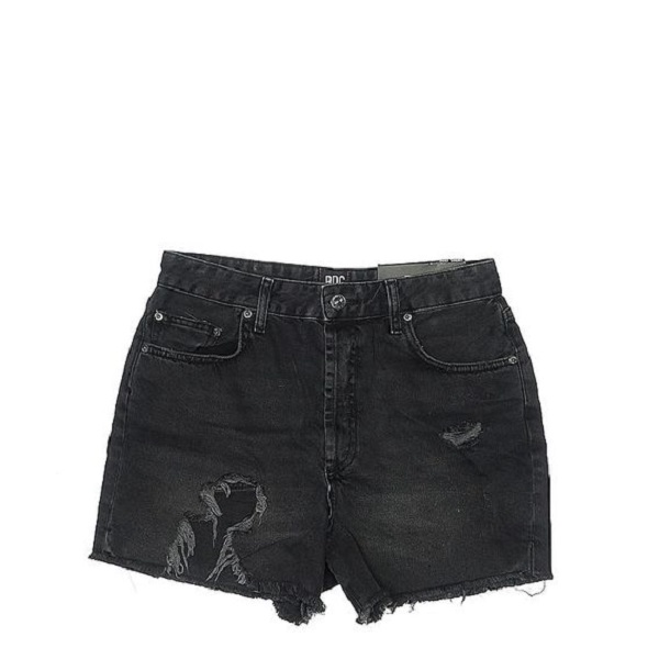 Fray denim shorts.