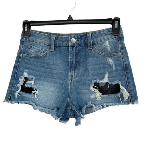 Denim shorts outfits.