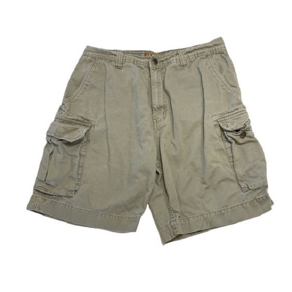 Men's shorts folding.