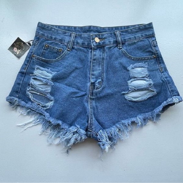 Denim shorts outfits.