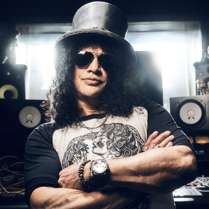 why does slash wear a top hat